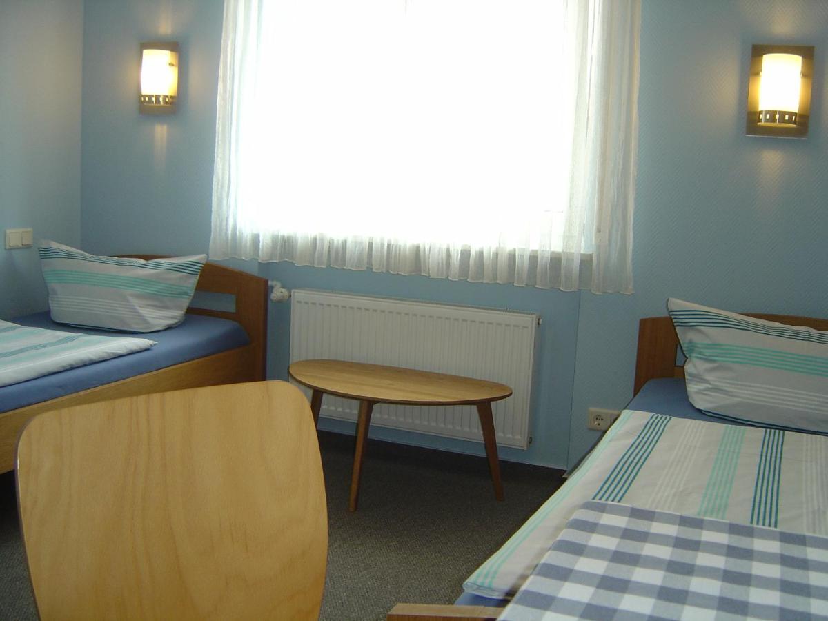 Hotel Garni Pension Ruth Mutterstadt Exteriör bild