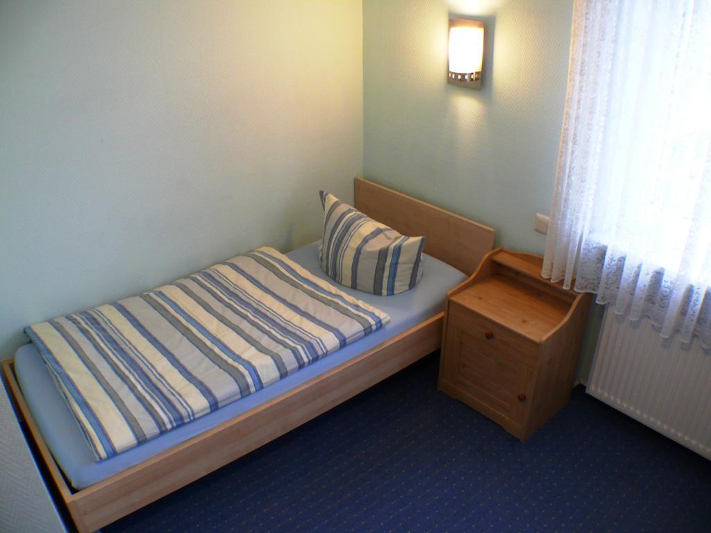 Hotel Garni Pension Ruth Mutterstadt Rum bild